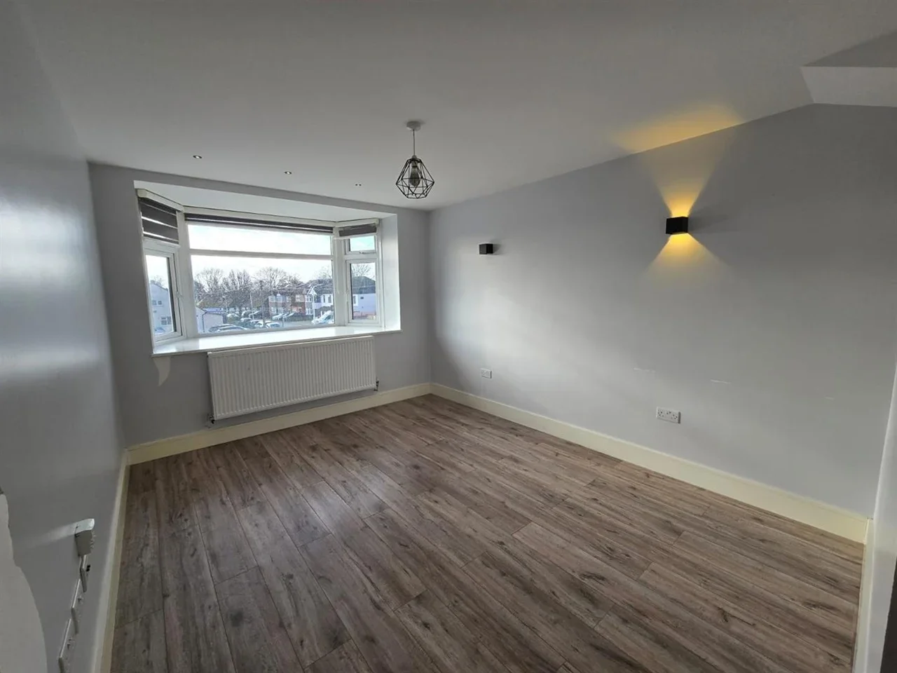 Flat Hornchurch Road in Greater London