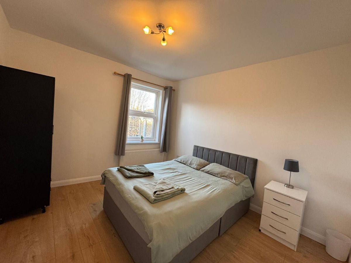 Flat Lancing Road in Greater London