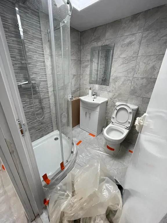 Flat Goldhawk Road in Greater London
