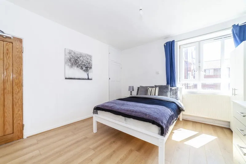 Flat Goldhawk Road in Greater London