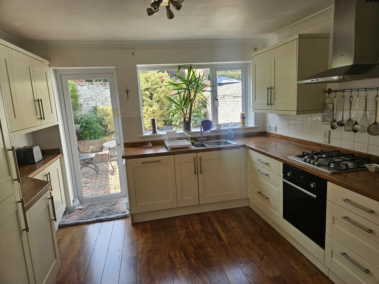 Room Thames Street in Elmbridge