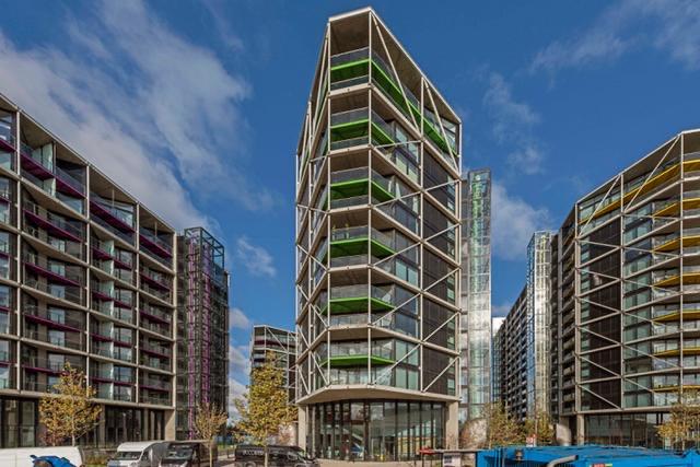 Flat Tideway Walk in Greater London
