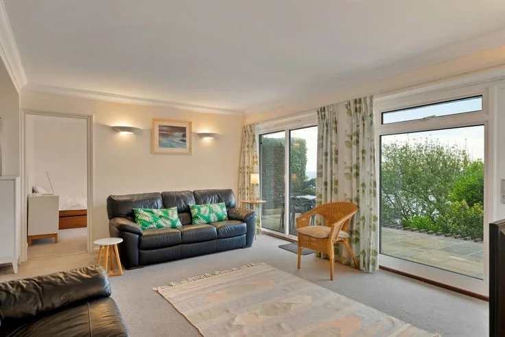 House Looe Hill in Seaton