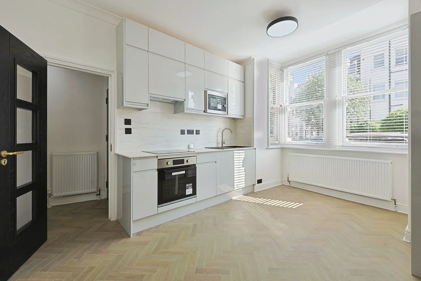 Flat Stanlake Road in Greater London