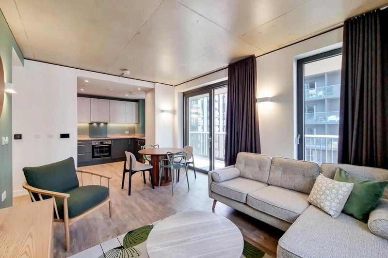Room Wellers Way in Greater London