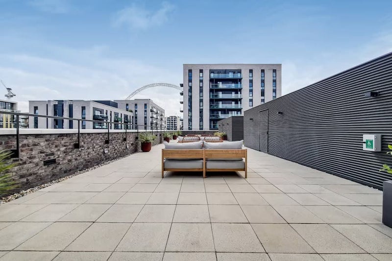 Room Wellers Way in Greater London