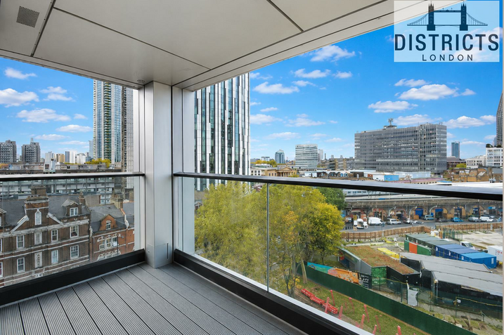 Flat Deacon Street in Greater London