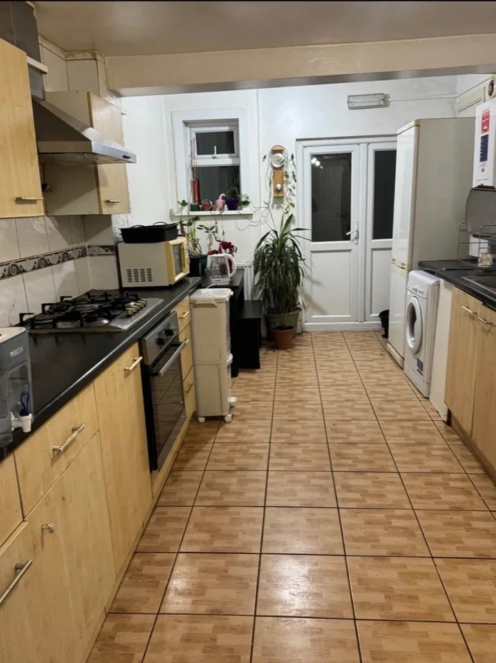 Room Belgrave Road in Greater London