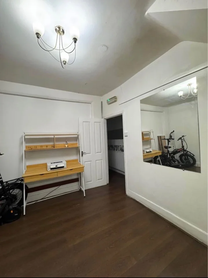 Room Belgrave Road in Greater London