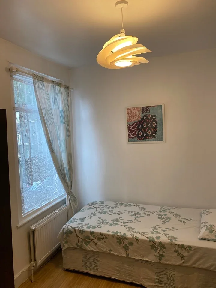 Room Belgrave Road in Greater London