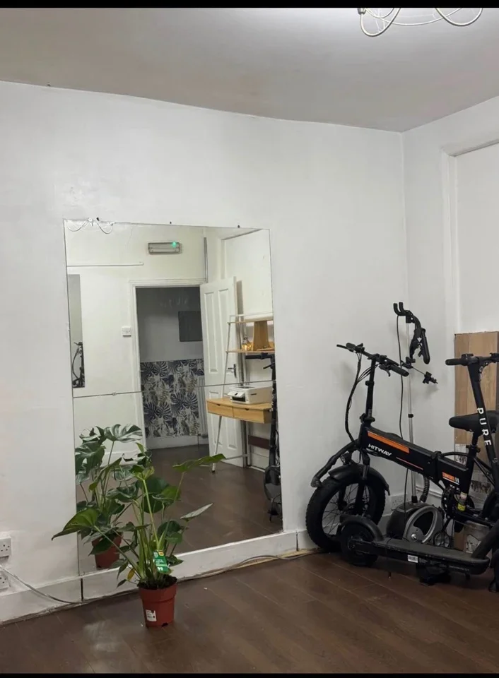 Room Belgrave Road in Greater London