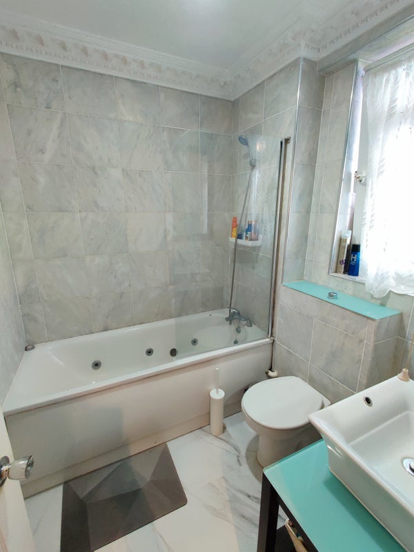 Room Raglan Street in Greater London