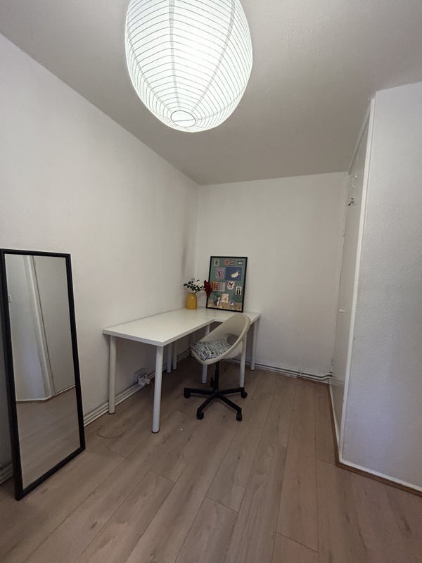 Room Peerless Street in Greater London