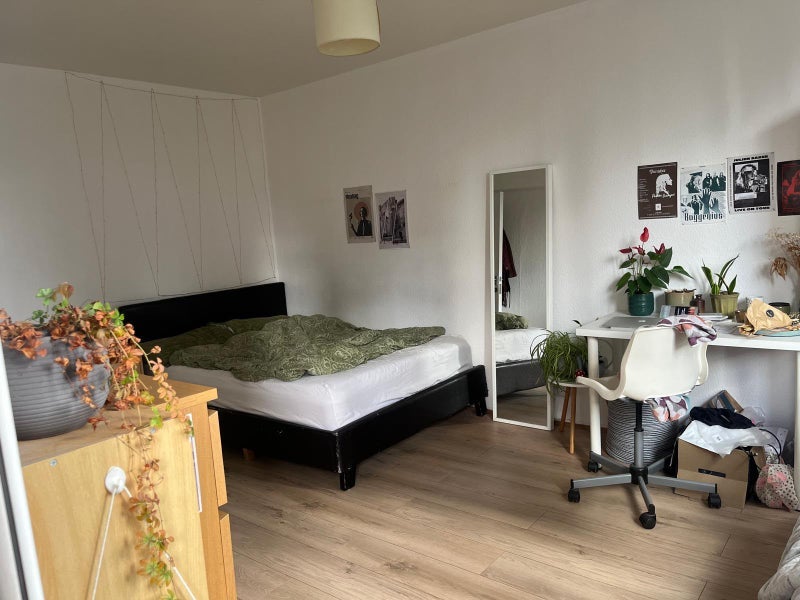 Room Peerless Street in Greater London