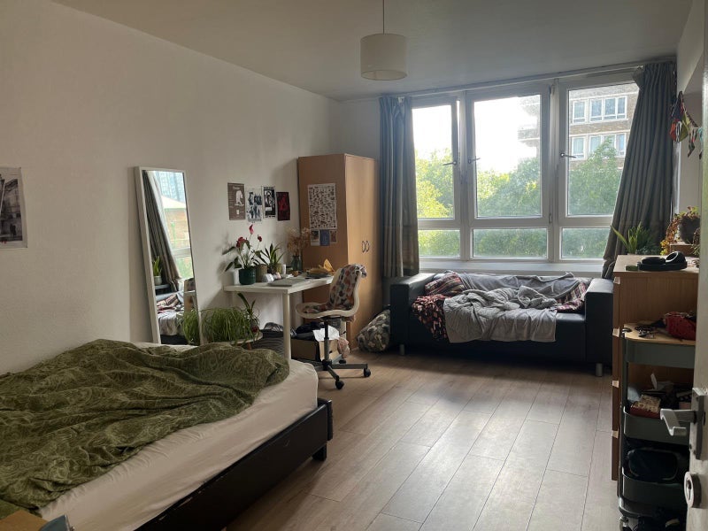 Room Peerless Street in Greater London