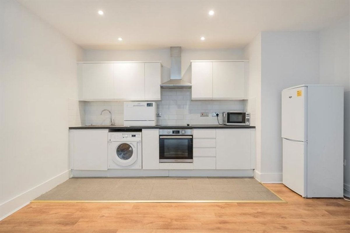 Flat Artichoke Hill in Greater London