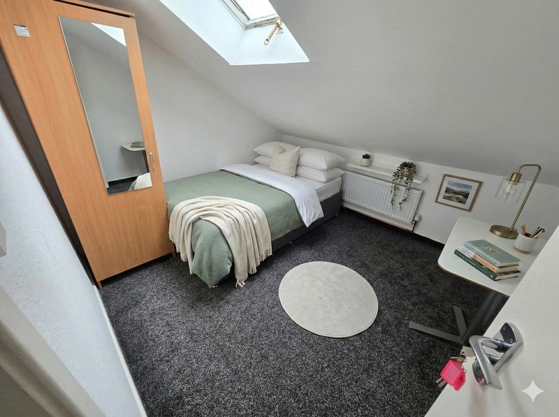 Room Hartington Road in Liverpool