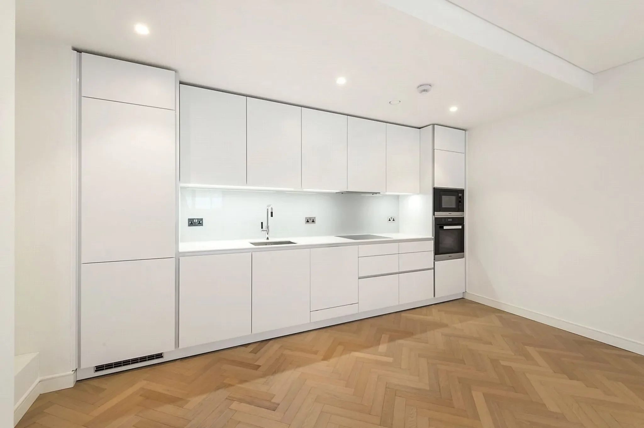 Flat Queensway in City of Westminster