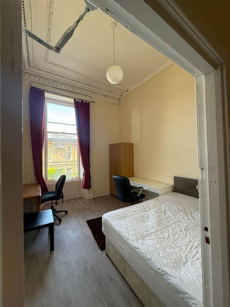 Room Doune Gardens Lane in Glasgow