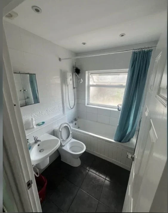 Room Albany Park Avenue in Greater London