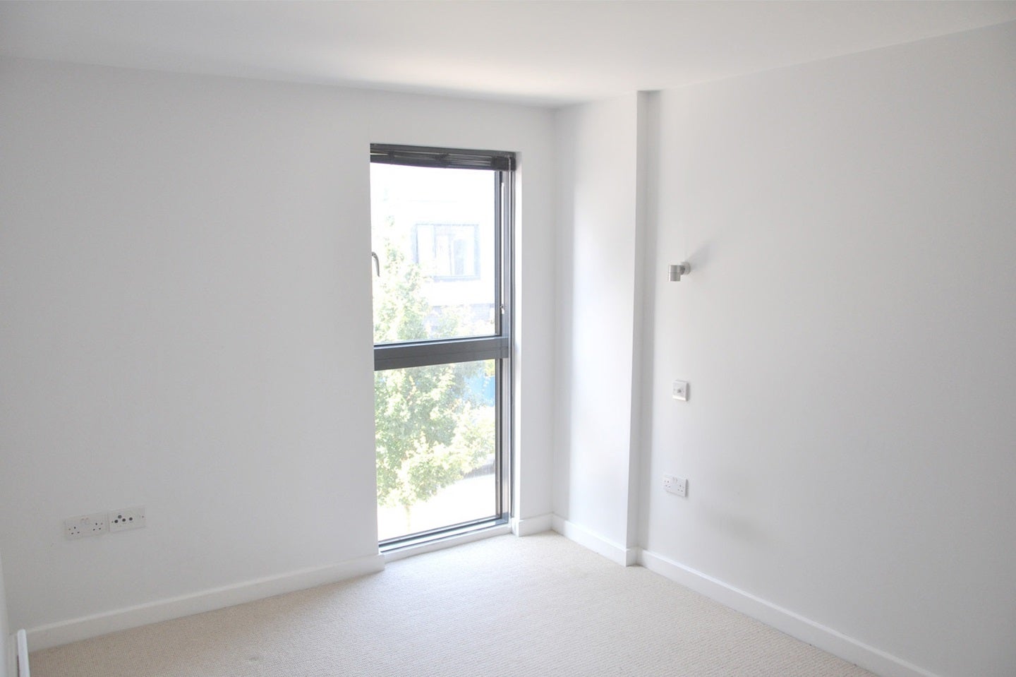 Flat Acer Road in Greater London