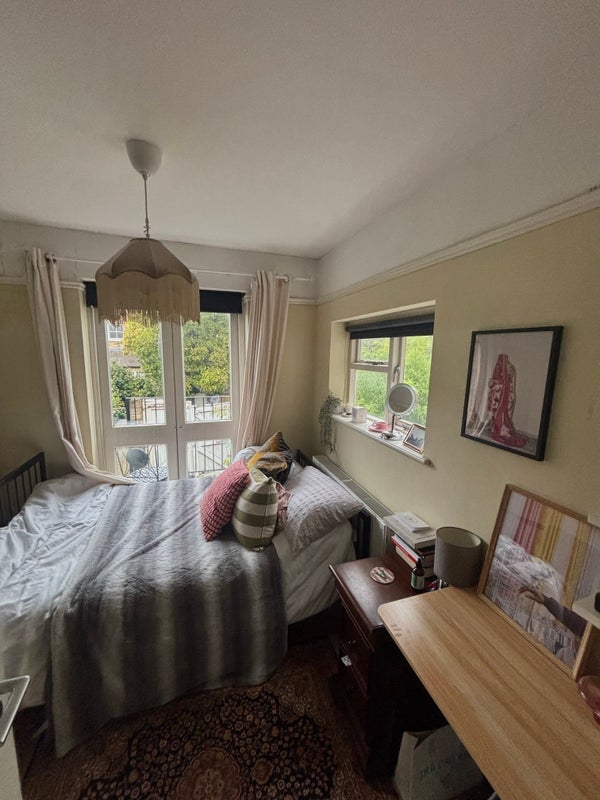 Room Victoria Park Road in Greater London