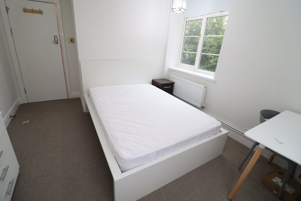 Room Globe Road in Greater London