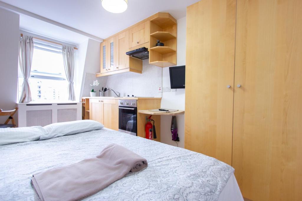 Flat Claverton Street in City of Westminster