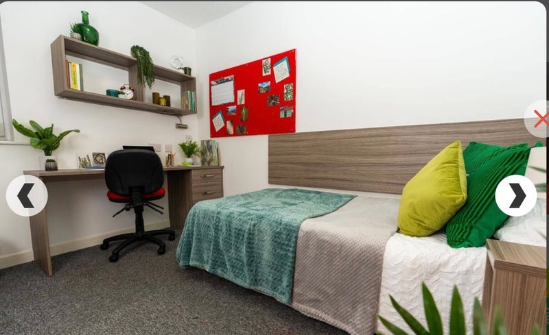 Room Gemini Road in Salford