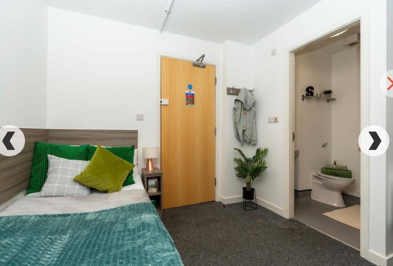 Room Gemini Road in Salford