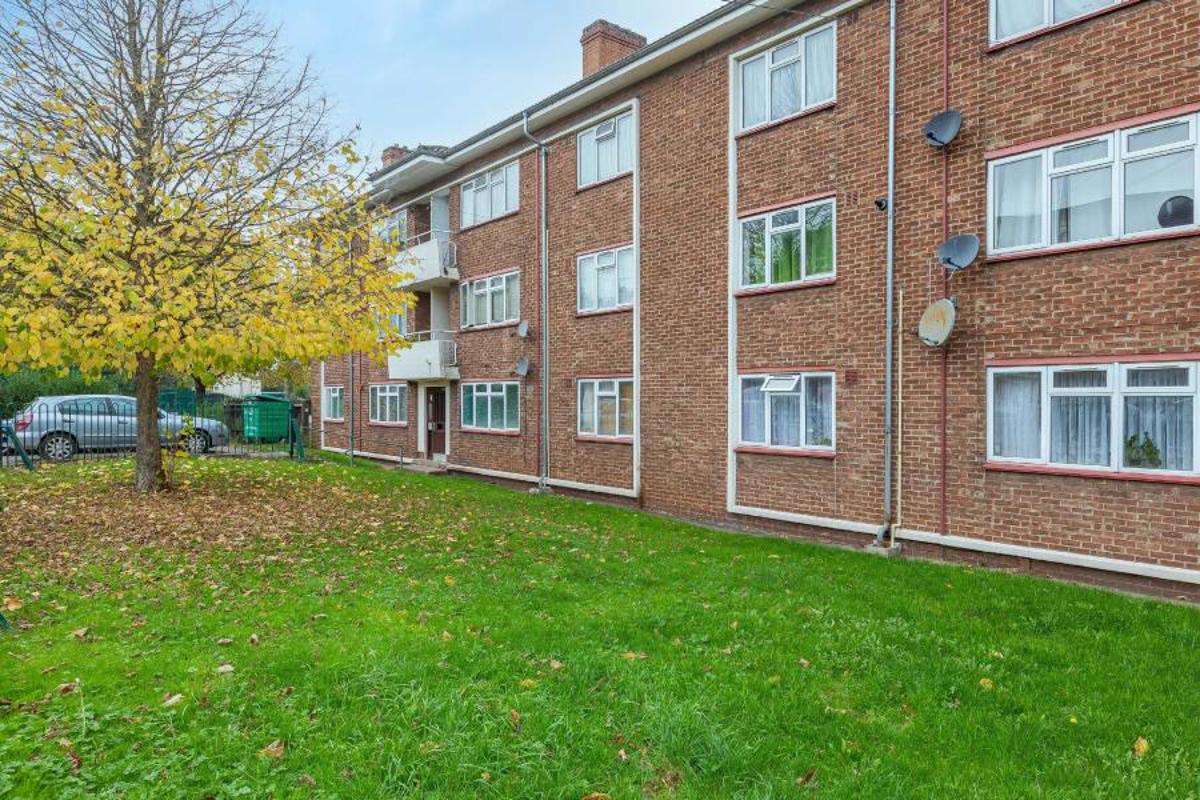Flat Fane Close in Bristol