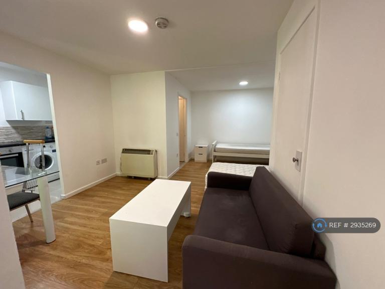 Flat Clarendon Close in Vale of White Horse