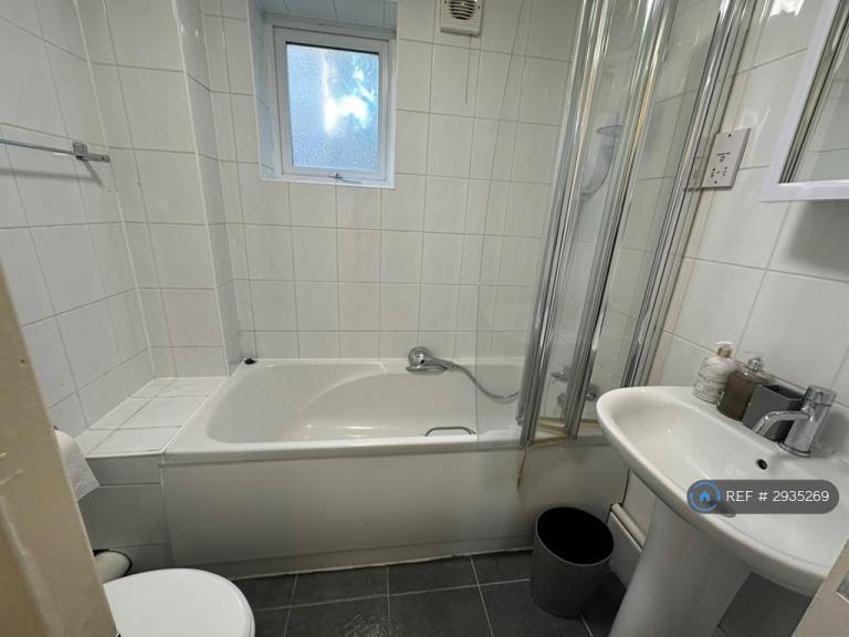 Flat Clarendon Close in Vale of White Horse