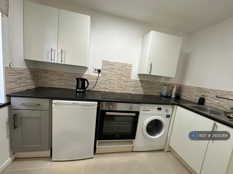 Flat Clarendon Close in Vale of White Horse