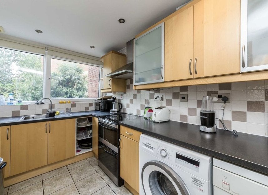 House Bakersfield in Greater London