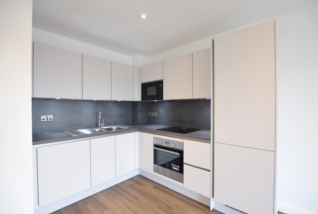 Flat Prestwick Road in Watford