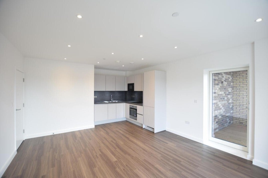 Flat Prestwick Road in Watford