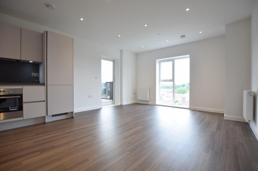 Flat Prestwick Road in Watford