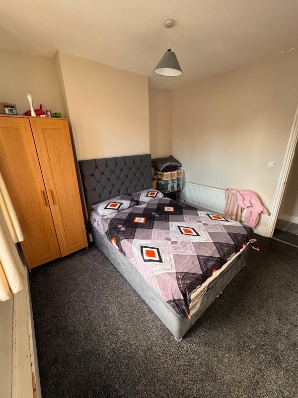 Room Hoe Street in Greater London