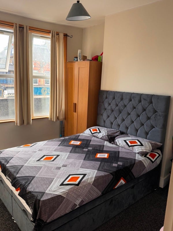Room Hoe Street in Greater London