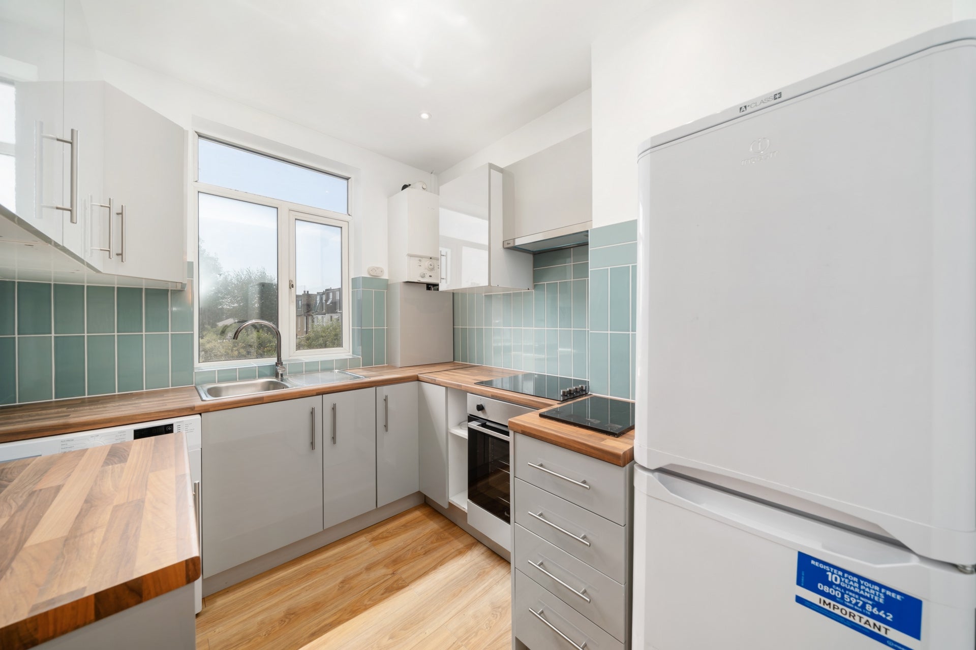 Flat Brookwood Road in Greater London