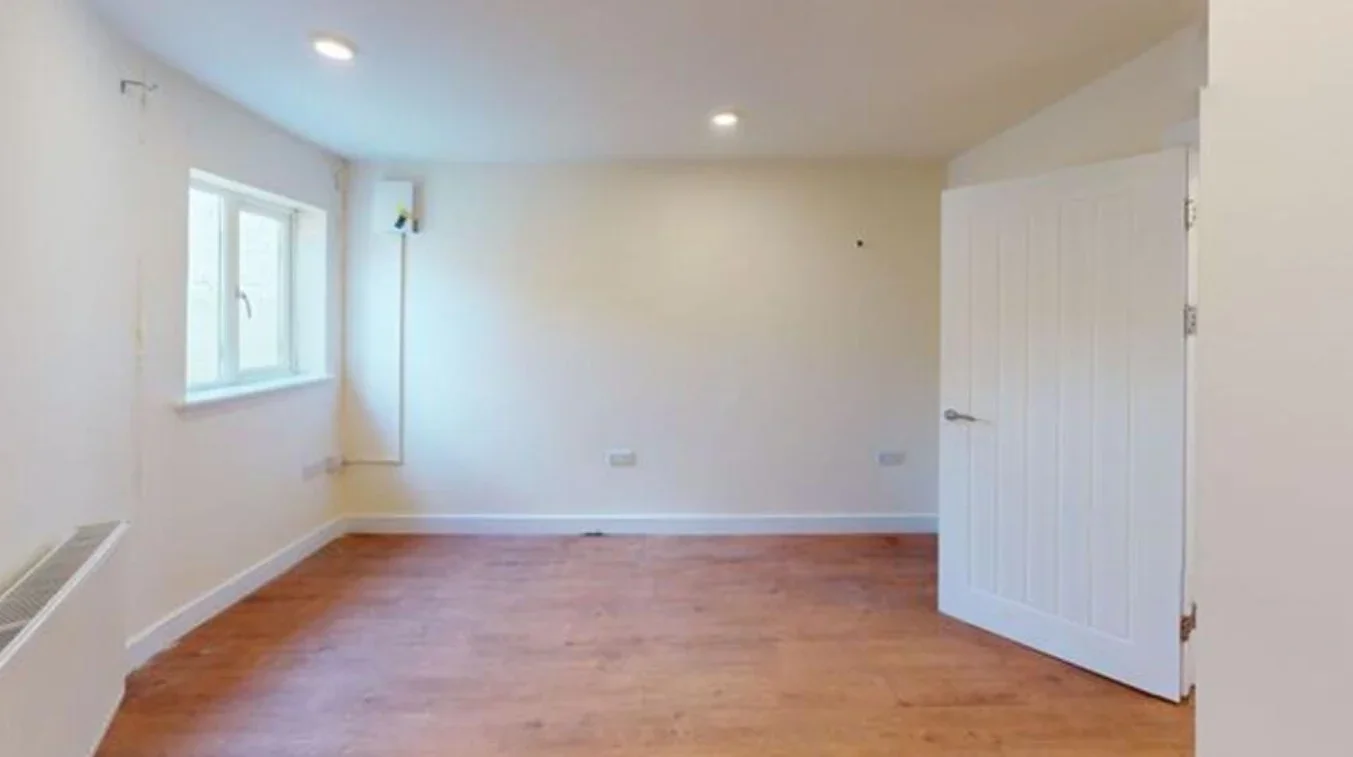 Flat Selhurst Road in Greater London