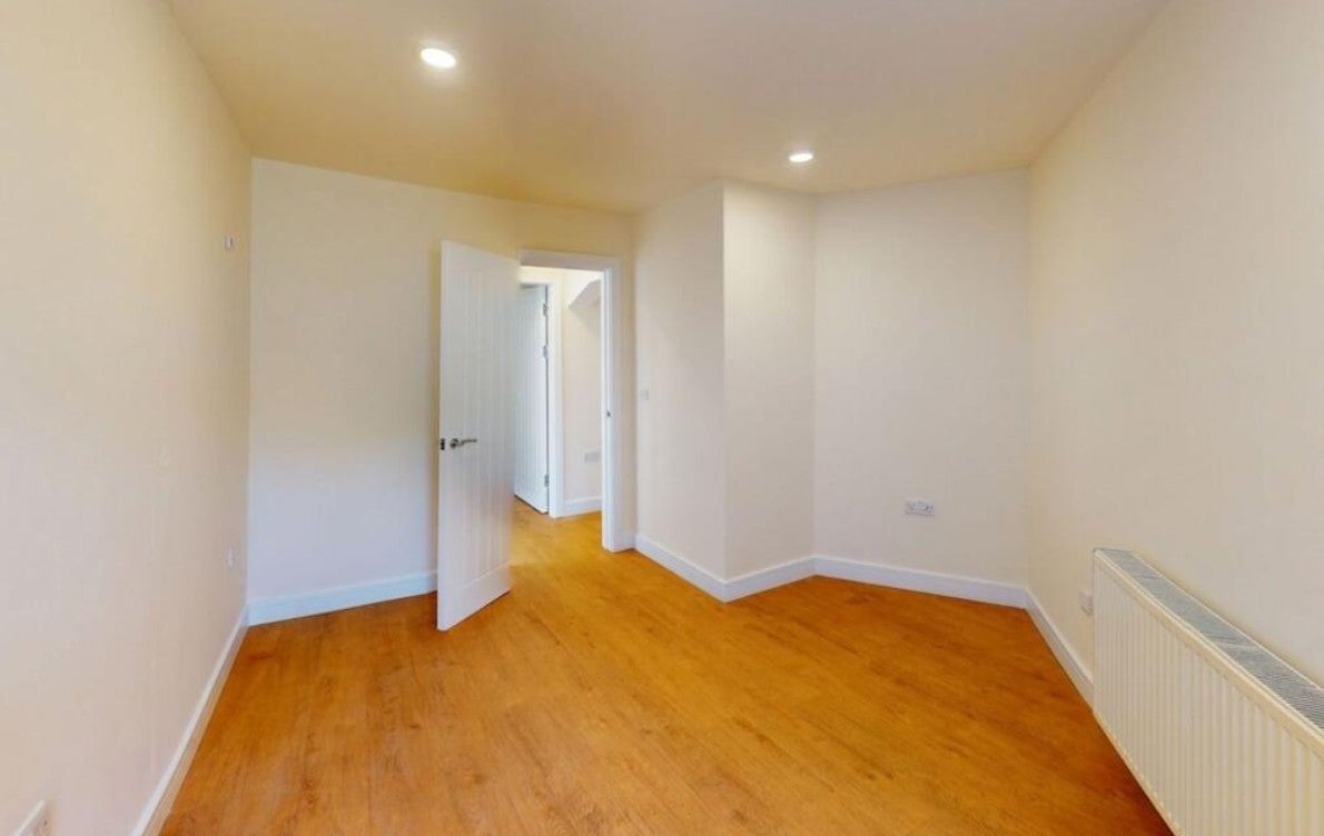 Flat Selhurst Road in Greater London