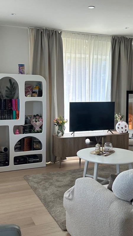 Room Royal Crest Avenue in Greater London