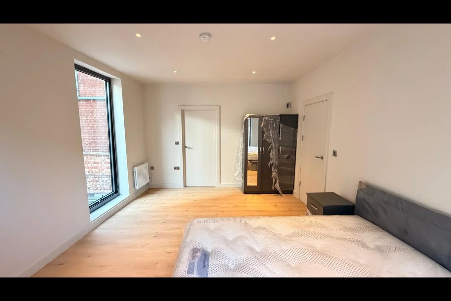 Flat Princelet Street in Greater London