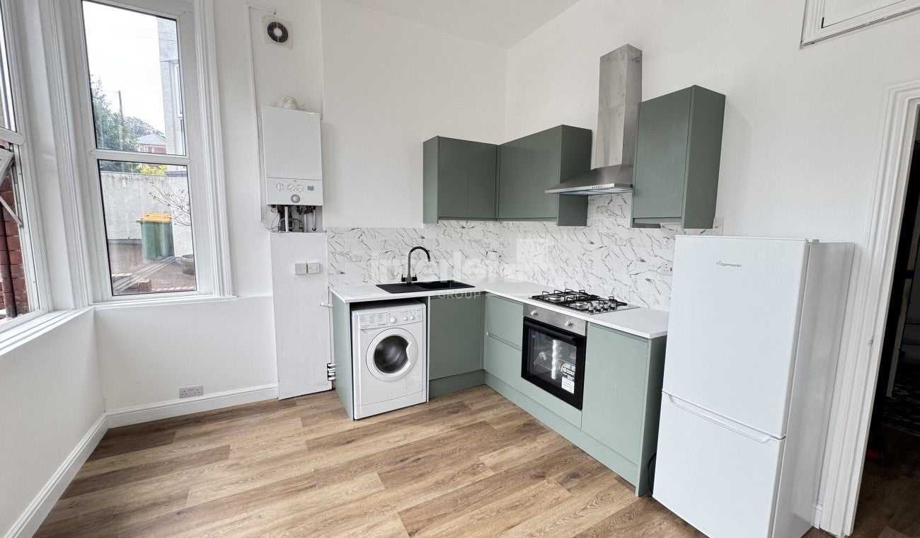 Flat Llanthewy Road in Newport