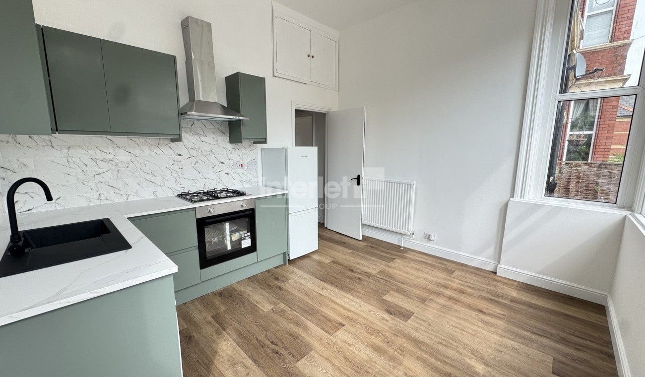 Flat Llanthewy Road in Newport