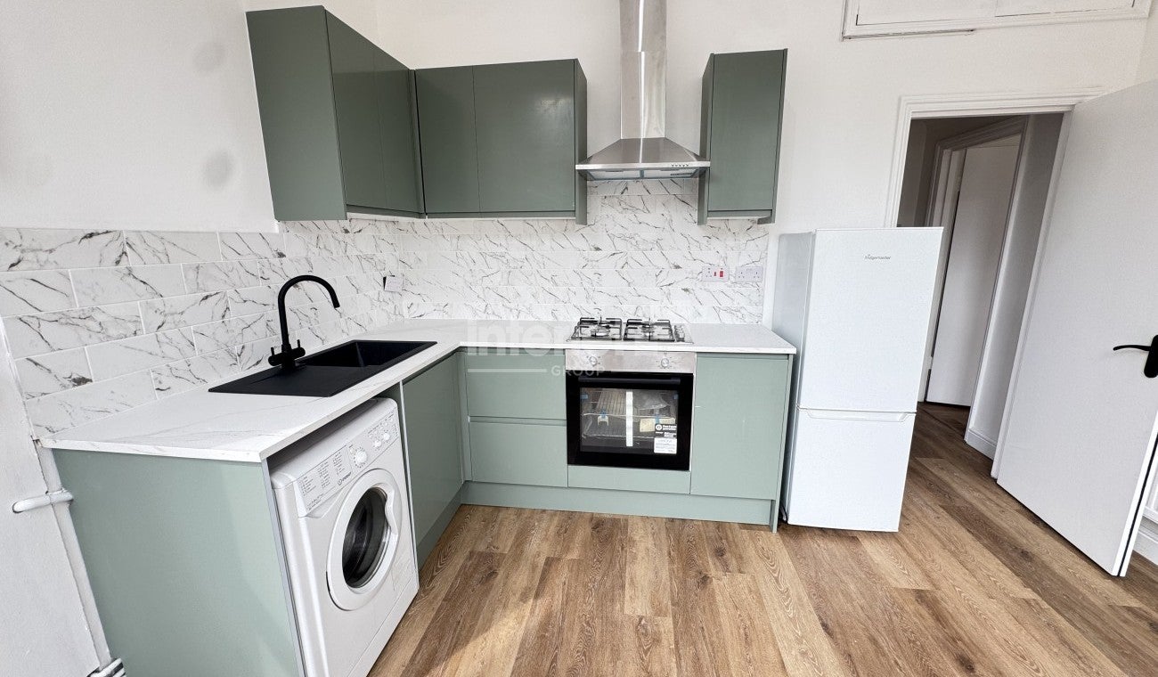 Flat Llanthewy Road in Newport