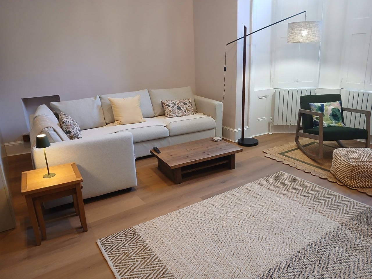Flat Penywern Road in Greater London