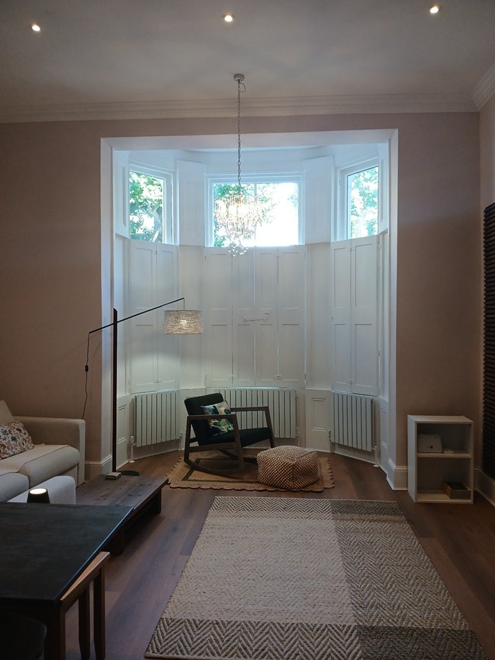 Flat Penywern Road in Greater London